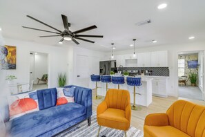 Living Room | Smart TV | Central A/C | Single-Story Home