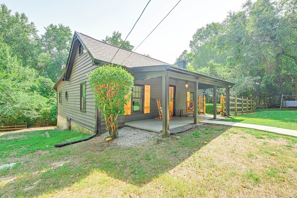 Carrollton Vacation Rental | 2BR | 2BA | 980 Sq Ft | 1 Step Required