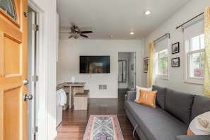 #StayinMyDistrict Historic Kenton comfortable & fully furnished Guest House. Make this your HOME Suite Home in Portland #BookDirect