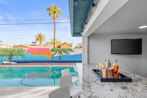 Cheers to good times at our outdoor bar, where entertainment meets relaxation