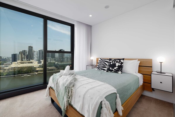 Bedroom - Queen bed
