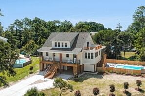 CL01: Creamsicle Cottage | Front Exterior