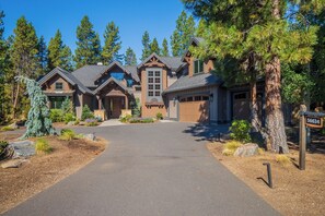 56634 Sunstone Loop-02