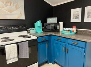 The kitchen’s open layout allows you to move freely as you prepare meals, with everything you need at your fingertips.