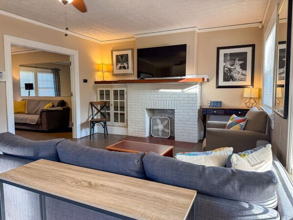 The living room invite you to relax and unwind, with a layout designed to maximize comfort and tranquility.