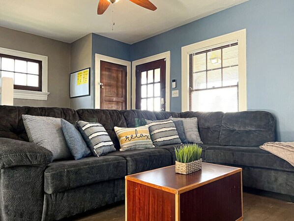 The living room’s cozy vibe makes it the perfect spot to relax, with ample seating and a warm ambiance.