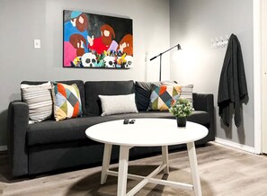 The living room’s cozy vibe makes it the perfect spot to relax, with ample seating and a warm ambiance.