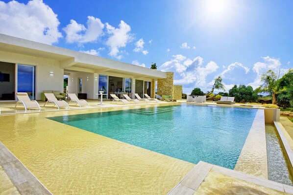 Building Exterior, Outdoor, Pool