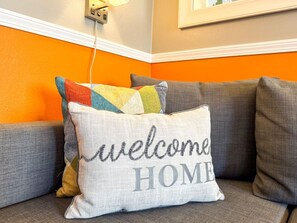 The living room invite you to relax and unwind, with a layout designed to maximize comfort and tranquility.
