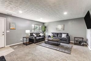 Living Room | 1st Floor | Flat-Screen TV | Central Heating & A/C | Free WiFi