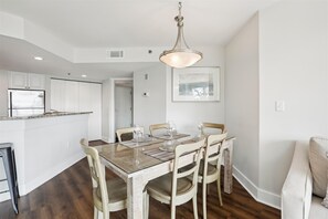 Dining Area with Seating for Six at 3427 Villamare