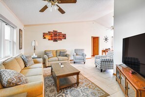 Living Room | Single-Story Home | Flat-Screen TV | Central A/C & Heating