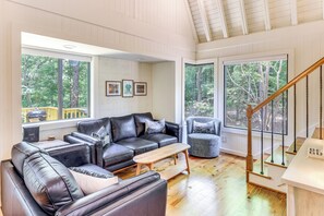 Living Room | 1st Floor | Central Heating & A/C | Free WiFi | Board Games