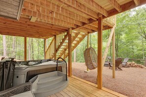Lower Deck | Hot Tub