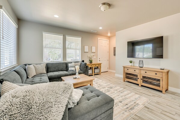 Flagstaff Vacation Rental | 3BR | 2BA | 1,424 Sq Ft | 2 Steps to Access