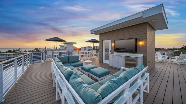 Twilight - Aerial Drone - Ocean Breeze - Rooftop - Gulf Views