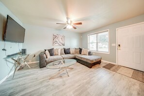 Living Room | Smart TV
