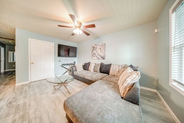 Erie Vacation Rental | 3BR | 1BA | 1,040 Sq Ft | 4 Steps Required