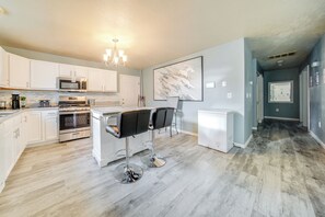 Kitchen | Single-Story Home | Free WiFi | Central A/C & Heating