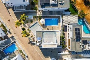 Villa Elite Blu by Ezoria Villas (14462)