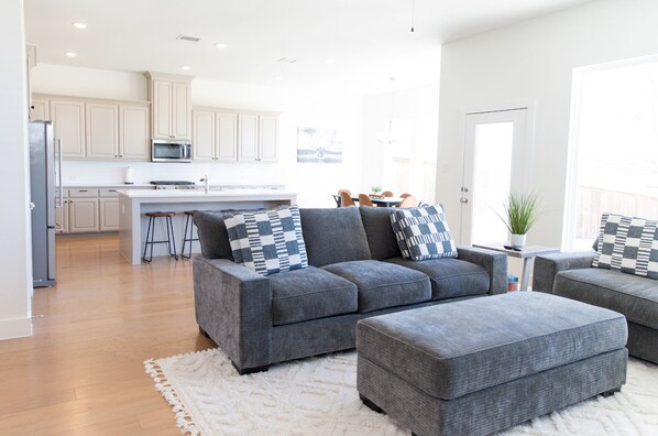 Comfortable and cozy living room (1)