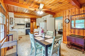 Dining Area | Dishware/Flatware Provided