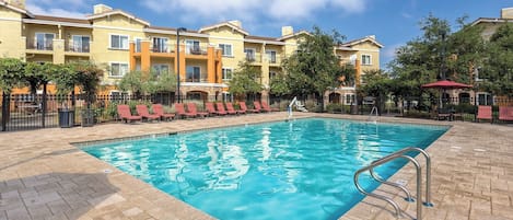 VinoBelloPool