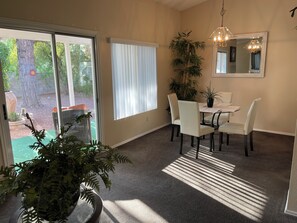 Dining room for 4 people