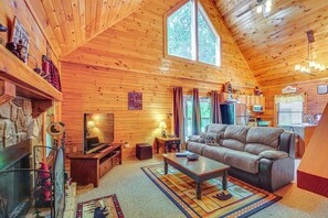 Living Room | Queen Sleeper Sofa | Central Heating & A/C | Smart TV | 1st Floor
