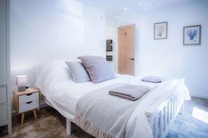 The Cottage - 2 Bedroom Cottage - Tenby (23655)