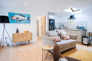Flat 2 - 1 Bedroom Apartment - Tenby (23693)