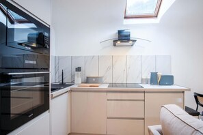 Flat 2 - 1 Bedroom Apartment - Tenby (23697)