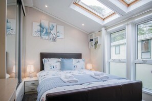 2 Manor Lodge - 2 Bedroom Lodge - Pendine (23723)