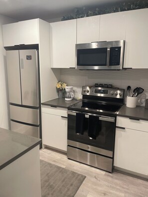Full kitchen