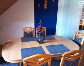 Ferienwohnung mit 3 Schlafzimmer-Essbereich  Küche