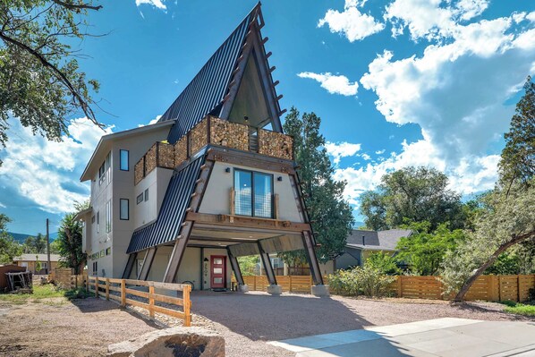 Welcome to your cozy mountain getaway at A-Frames Wonders, where comfort meets stunning design.