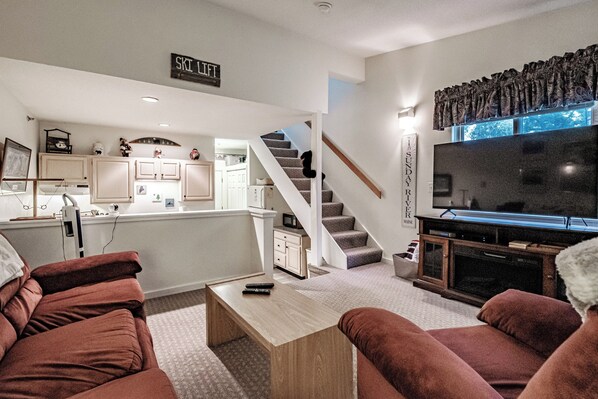 Living room/ kitchen