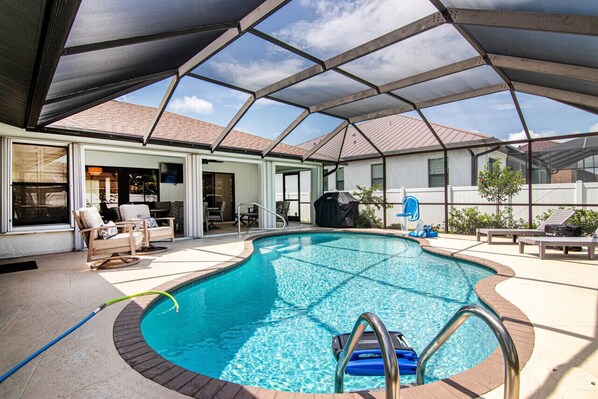 Pelican Point Pool and Lanai