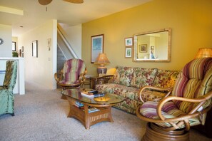 Castle at Makahu'ena at Po'ipu 4303 - Living Area (2)