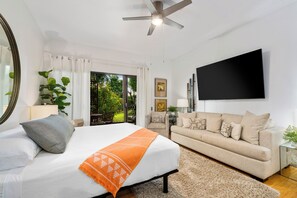 Castle at Royal Sea Cliff 101 - Studio - Bedroom (2)