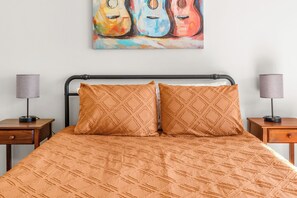 Bedroom 3 - Queen bed