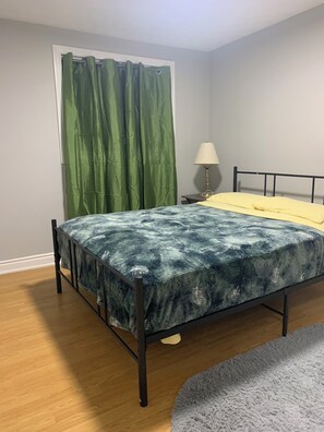 Bedroom with a queen bed