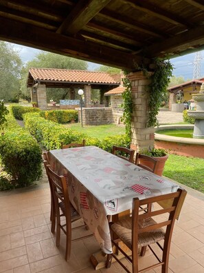 Outdoor dining