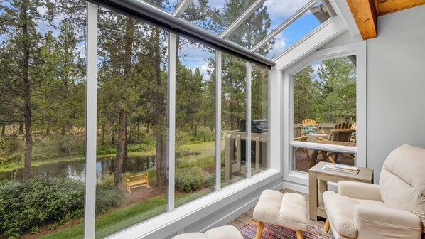 Sitting area off dining Room w/River View