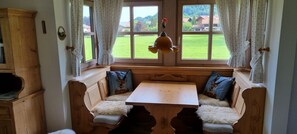 Ferienwohnung Nr. 23, 55 qm, 2 Personen, 1 Schlafzimmer, Balkon-Sitzecke im Wohnbereich