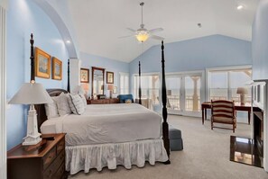 Master Suite, Oceanfront, King Bed, Private Bath 