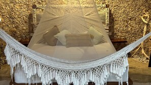 King bed Casa Yaxunah (1)