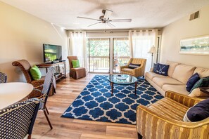 Living area with corner views of the fairway on course #5