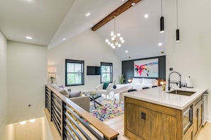 Studio | Living Space | Free WiFi | Central A/C & Heating | Smart TV