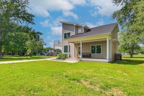 Home Exterior | Walk to Rock Hall Community Park & Playground